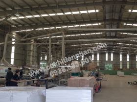 Các đường ống hút trong nhà máy gỗ